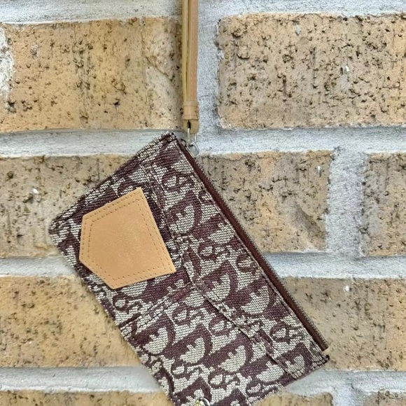 Christian Dior monogram wristlet. Comes with copy of COA from Entrupy - Picture 8 of 8